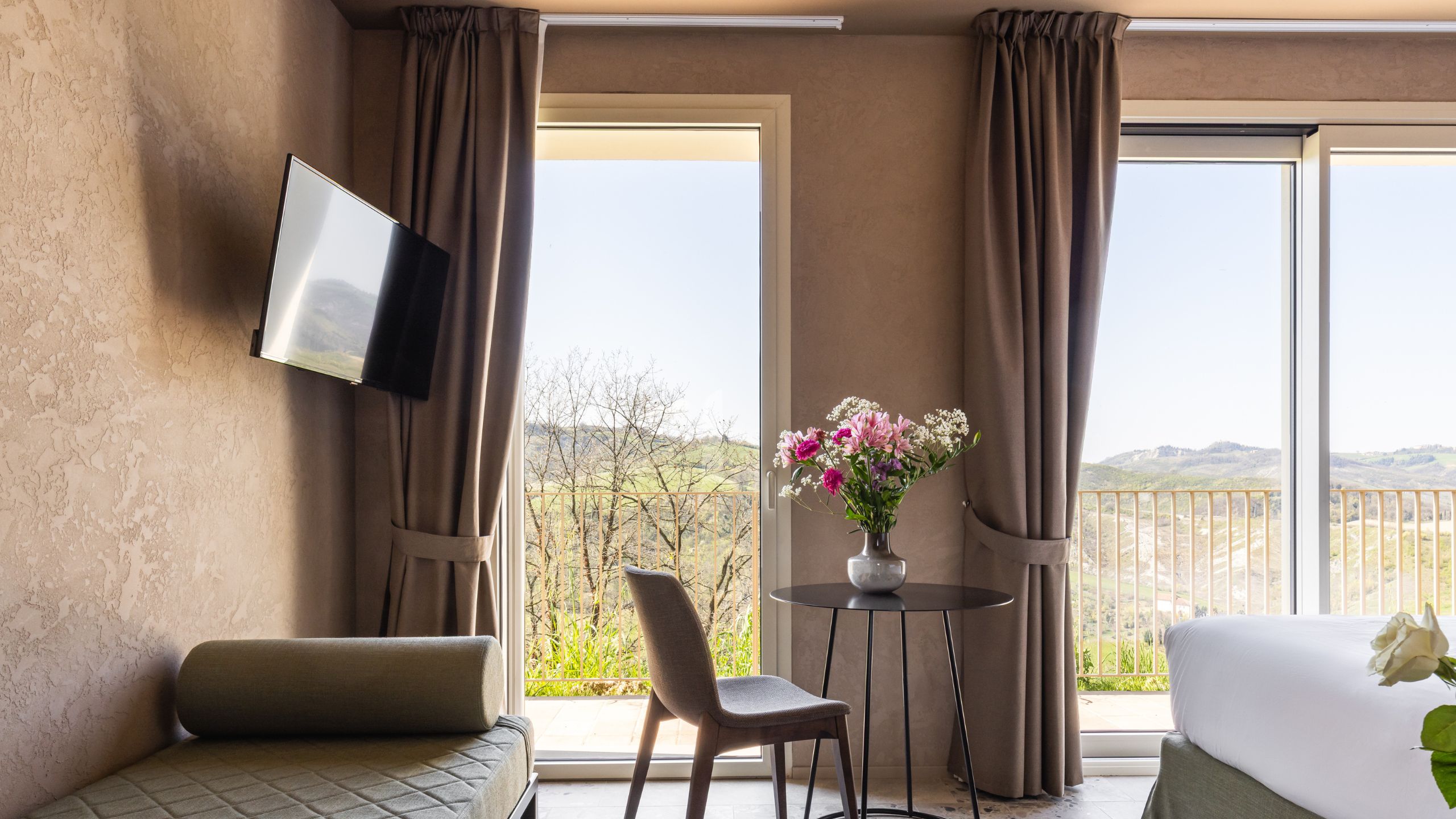 borgo-alle-crete-varignana-bologna-emilia-romagna-italy-agriturismo-camere-appartamenti-piscina-matrimoni-eventi-degustazioni-farmhouse-rooms-apartments-pool-weddings-events-tastings-camere-e-appartamenti-le-merline-foto-due